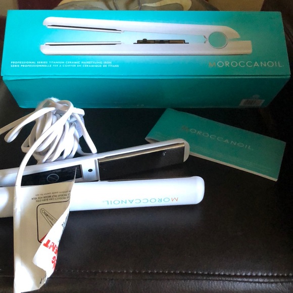 moroccan oil titanium flat iron